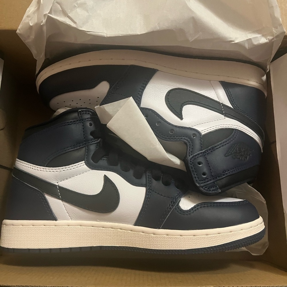 Nike Men's Dark Blue and White Sneakers